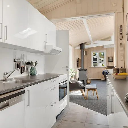 Lovely Renovated Home, With Large Enclosed Terrace, In Vorupor By The North Sea Prázdninový dům *