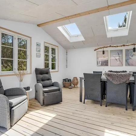 Feriehus Lovely Renovated Home, With Large Enclosed Terrace, In Vorupor By The North Sea *
