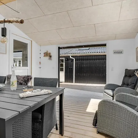 Feriehus Lovely Renovated Home, With Large Enclosed Terrace, In Vorupor By The North Sea *